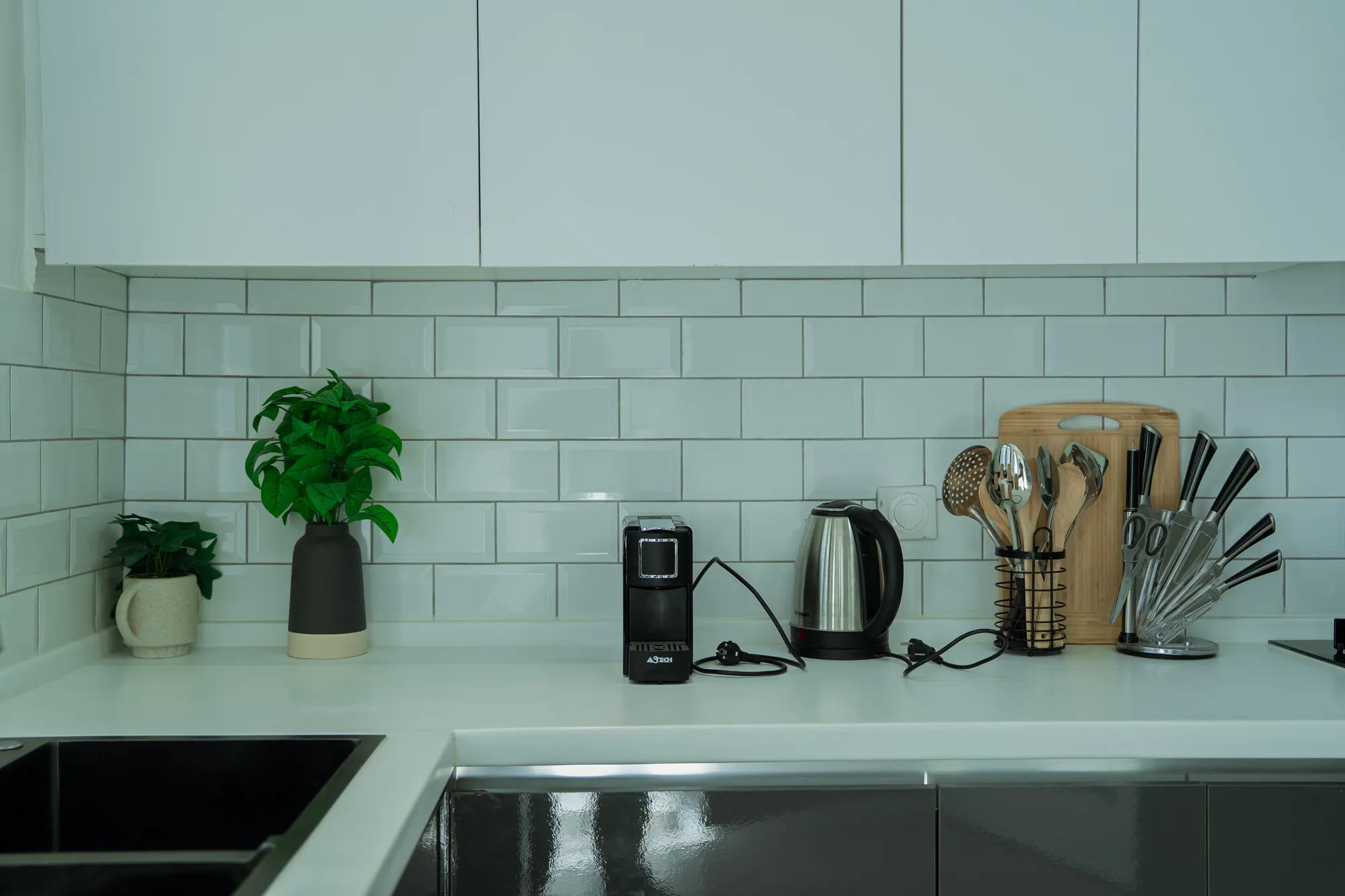 Plan de travail, bouilloire et cafetière