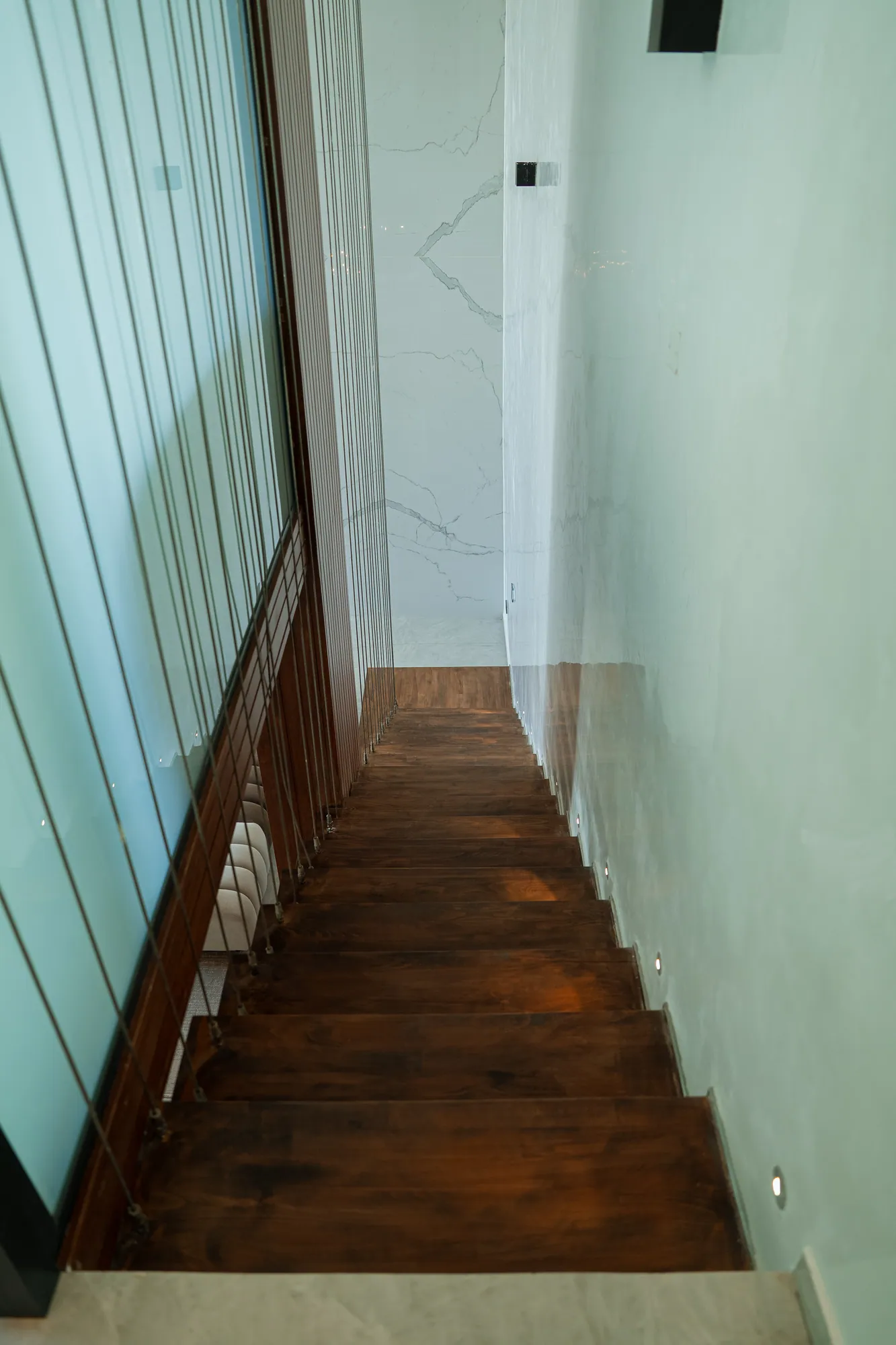 Descente d'escalier, menuiserie et verre