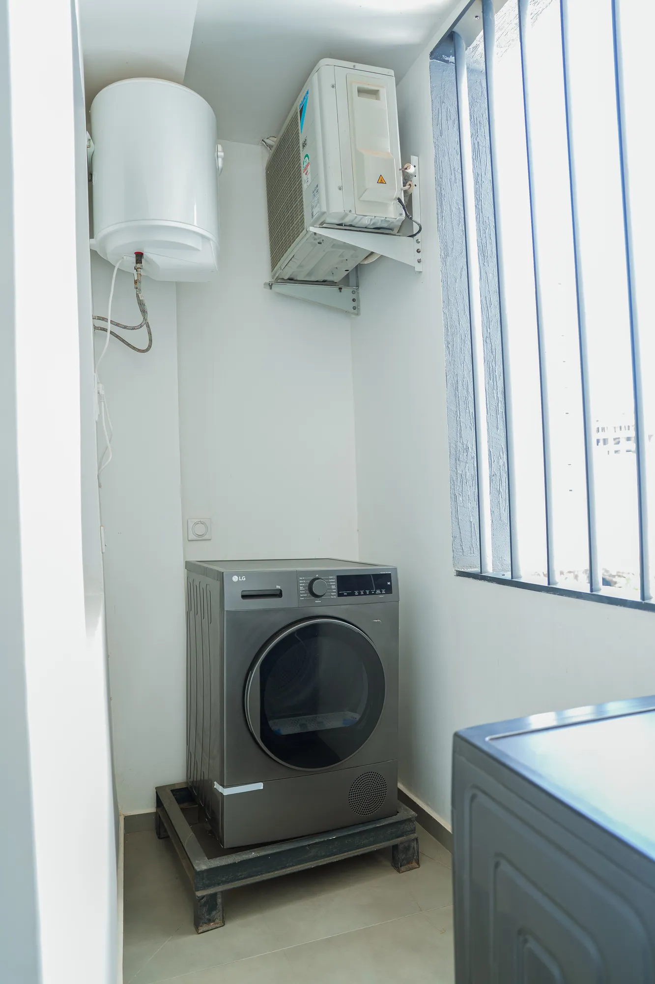 Buanderie, lave-linge et chauffe-eau