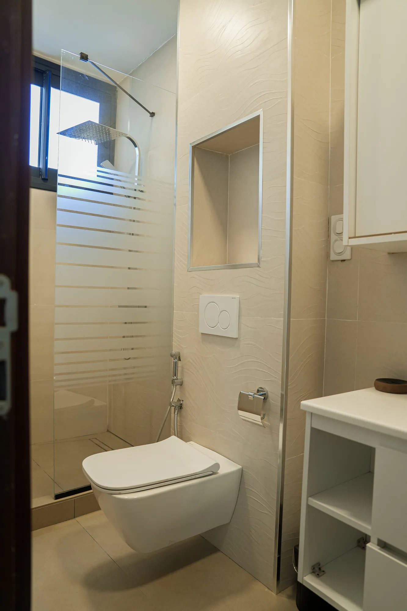 Salle d'eau, douche à l'italienne et niche