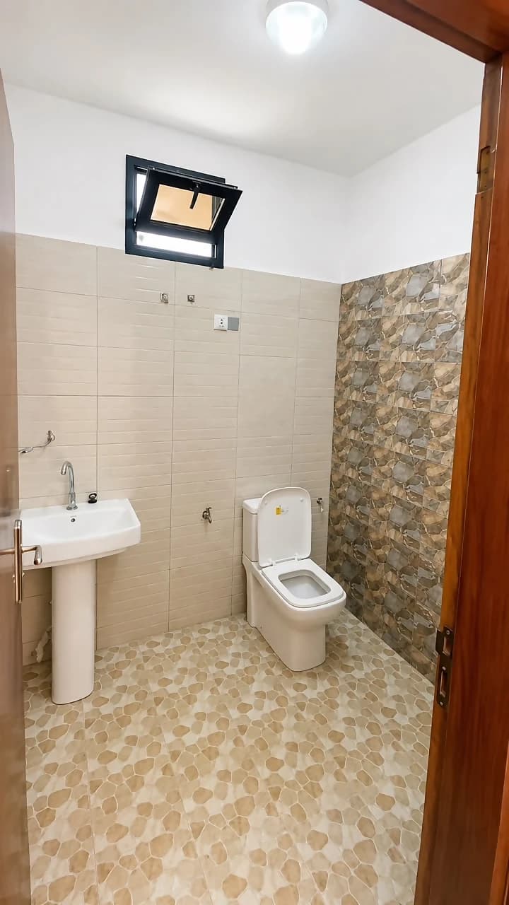 Seconde salle d'eau, lavabo sur colonne