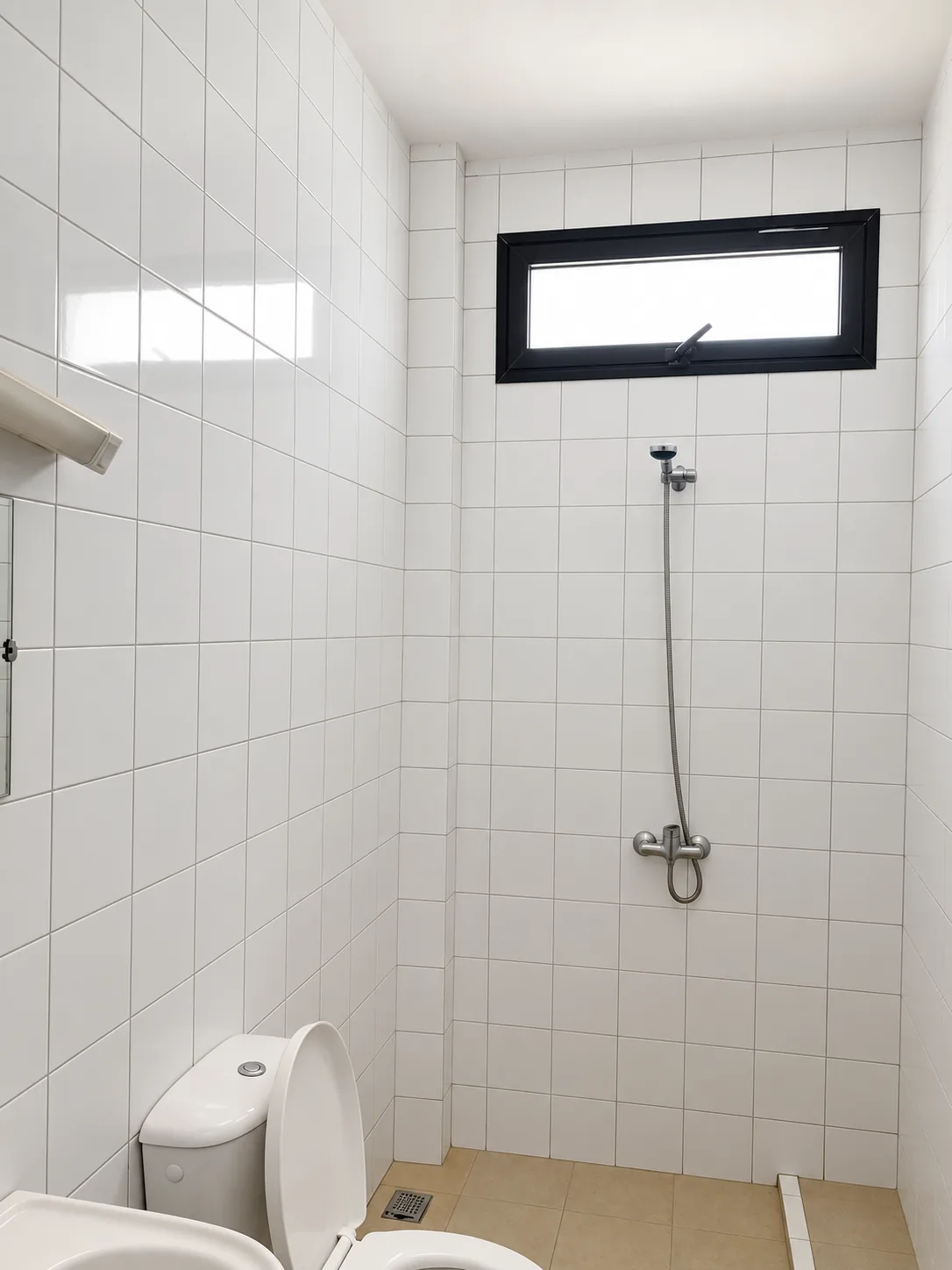 Salle de bain, douche et WC