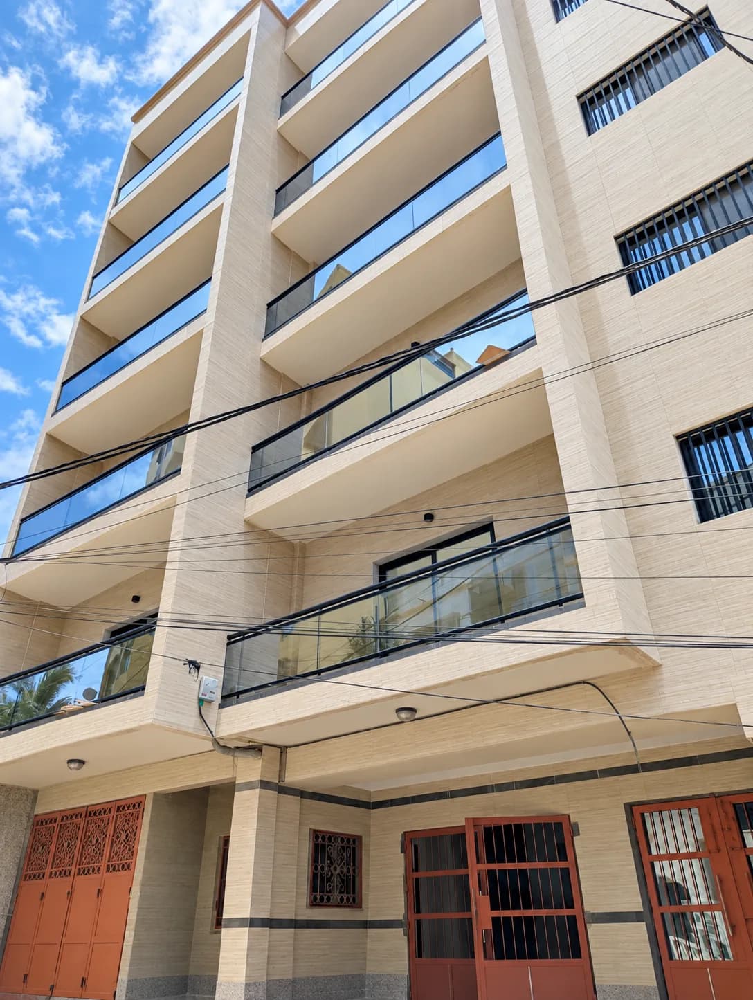 Façade de l'immeuble et ses balcons