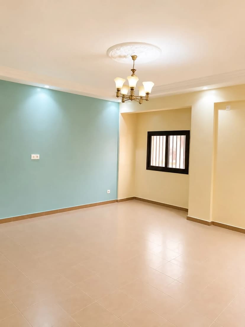 Séjour, mur d'accent et lustre